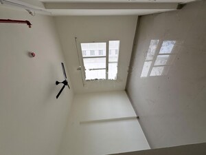 Room in 2 BHK Apartment at Puranik Abitante, Bavdhan – for Rent
