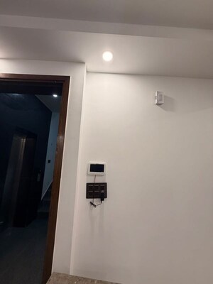 Furnished Amenities in 2 BHK Builder Floor at Freedom Fighters Enclave – for Rent