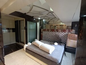 Bedroom in 1 BHK Apartment at Bandra West – for Rent