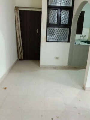 Room in 1 BHK Builder Floor at Neb Sarai – for Rent
