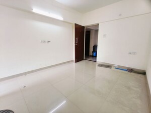 Room in 2 BHK Apartment at Godrej Horizon, Mohammadwadi – for Rent