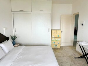 Room in 2 BHK Apartment at Prabhadevi – for Rent