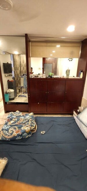 Furnished Amenities in 1 BHK Apartment at Mistry Chamber, Colaba – for Rent