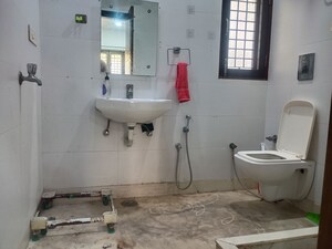Bathroom in 1 BHK Apartment at Vasant Kunj – for Rent