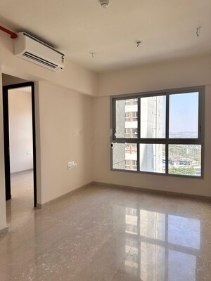 Room in 2 BHK Apartment at Piramal Vaikunth, Balkum Pada – for Rent
