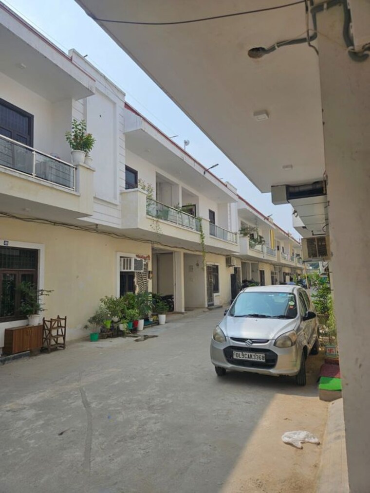  Parking, sindhuja-greens 3 Bedroom 1800 Sq.Ft. Villa In Sector 10 Greater Noida Greater Noida 10629575