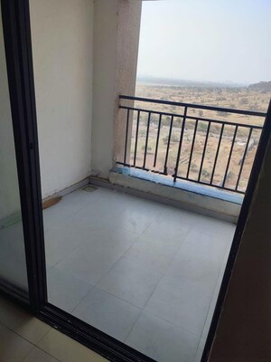 Room in 1 BHK Apartment at Mantra Montana Phase 1, Dhanori – for Rent
