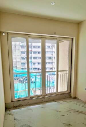 2 BHK Apartment For Rent in Ruparel Sky Green, Kandivali West