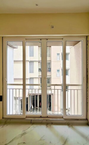 Room in 2 BHK Apartment at Ruparel Sky Green, Kandivali West – for Rent
