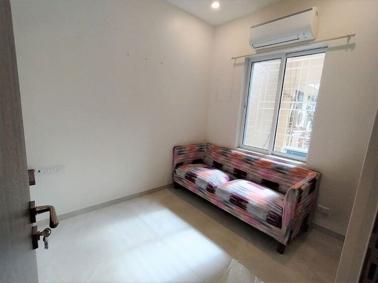 Bedroom, bandra west 1.5 Bedroom 600 Sq.Ft. Apartment In Bandra West Mumbai 10629659