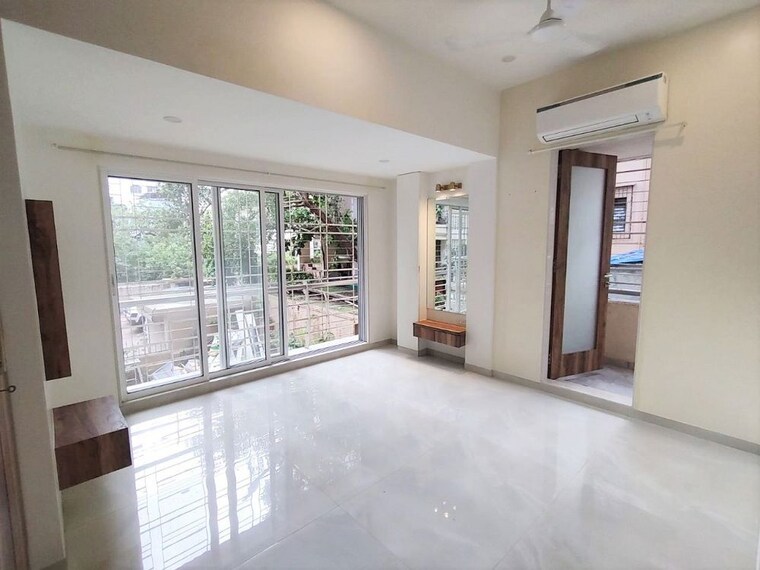Room, bandra west 1.5 Bedroom 600 Sq.Ft. Apartment In Bandra West Mumbai 10629659