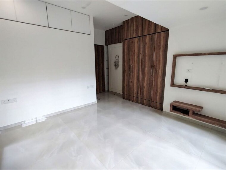 Room, bandra west 1.5 Bedroom 600 Sq.Ft. Apartment In Bandra West Mumbai 10629659