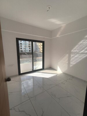 Room in 3 BHK Apartment at Caladium Green, Bhayli – for Sale