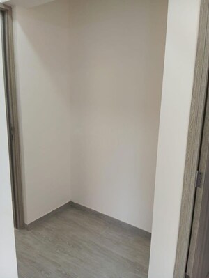 Room in 1.5 BHK Apartment at Rustomjee Cleon, Bandra East – for Rent