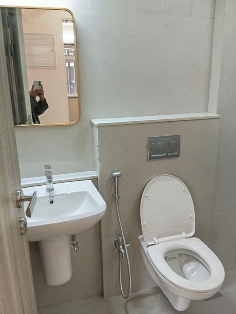 Bathroom, rustomjee-cleon 1.5 Bedroom 785 Sq.Ft. Apartment In Bandra East Mumbai 10629694