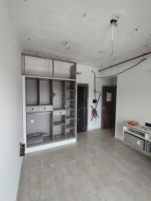 Room in 5 BHK Apartment at Shapoorji Pallonji BKC 28, Bandra East – for Rent