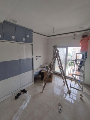 Room in 5 BHK Apartment at Shapoorji Pallonji BKC 28, Bandra East – for Rent