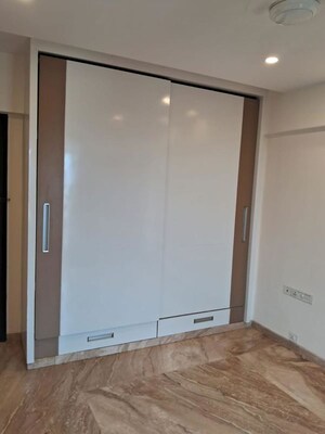 Room in 3 BHK Apartment at Oxford Apartments Bandra West, Bandra West – for Rent