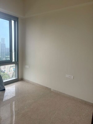 Room in 3 BHK Apartment at Piramal Aranya, Byculla – for Rent