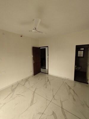 Room in 1 BHK Apartment at Shreeji BKC Crown, Kurla West – for Rent
