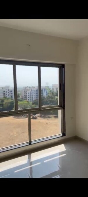 Room in 1 BHK Apartment at Veena Smart Homes, Kandivali West – for Rent