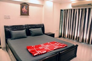 Bedroom in 2 BHK Apartment at Bandra West – for Rent