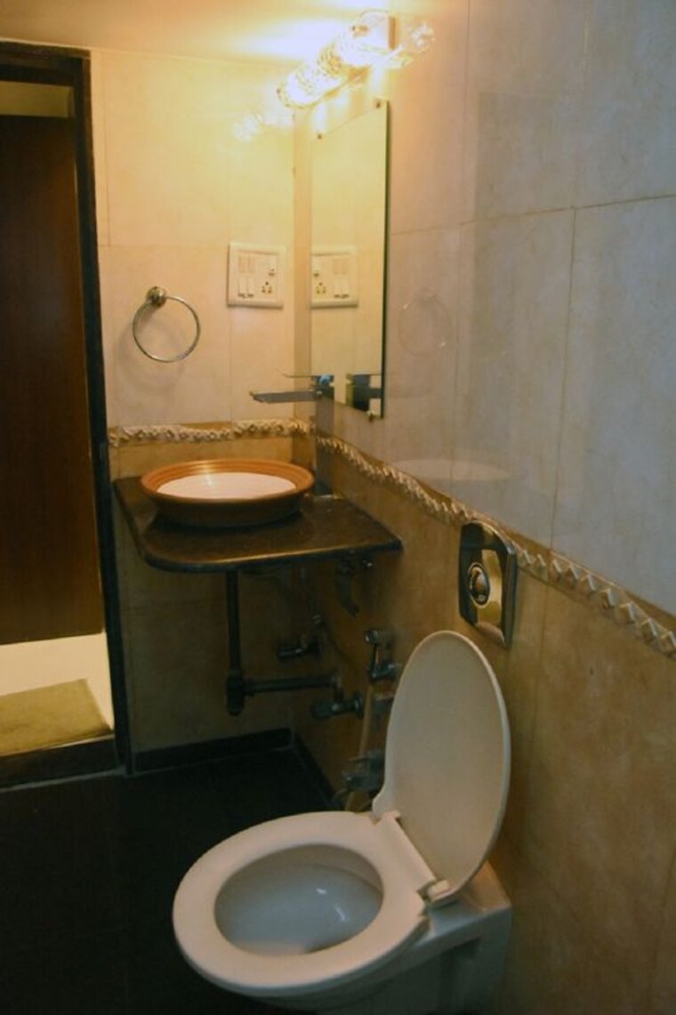 Bathroom, bandra west 2 Bedroom 700 Sq.Ft. Apartment In Bandra West Mumbai 10629723