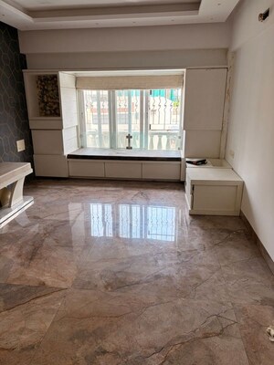 Room in 3 BHK Apartment at Mahim West – for Rent