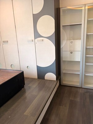 Furnished Amenities in 3 BHK Apartment at Mahim West – for Rent