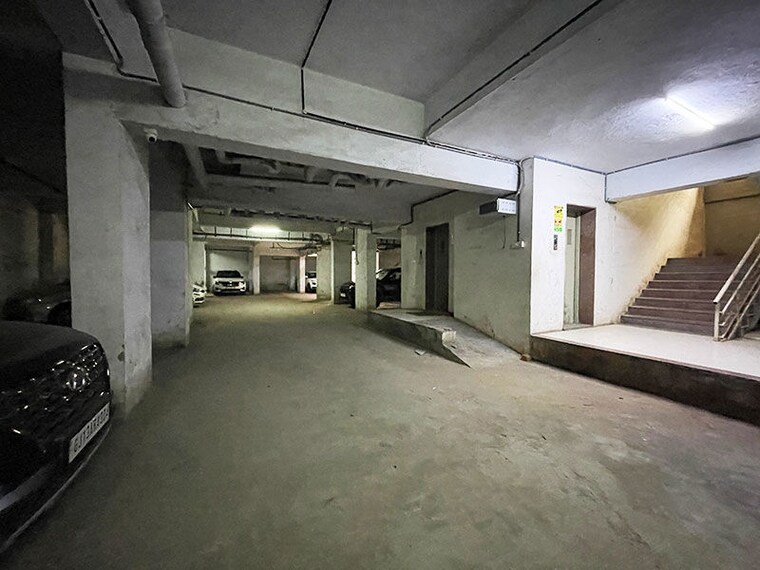  Parking, nava vadaj 2 Bedroom 132 Sq.Yd. Apartment In Nava Vadaj Ahmedabad 10629773