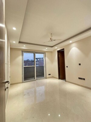 Room in 4 BHK Apartment at Freedom Fighters Enclave – for Rent