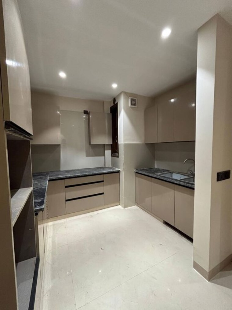 Kitchen, freedom fighters enclave 4 Bedroom 2500 Sq.Ft. Apartment In Freedom Fighters Enclave Delhi 10629796