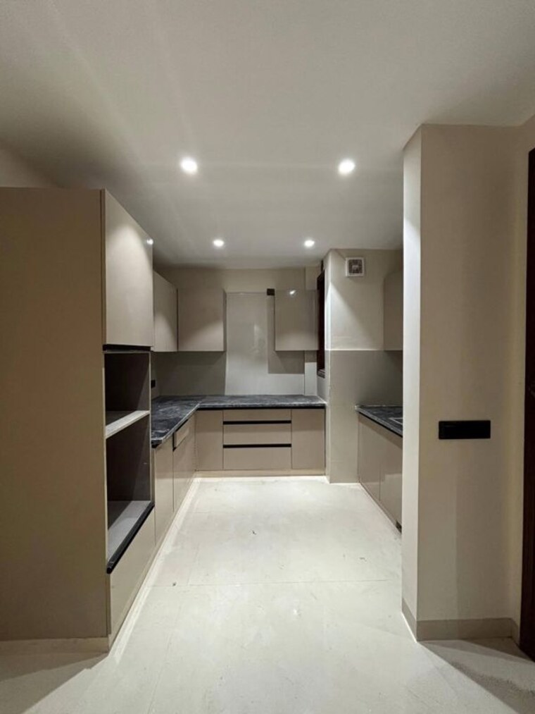 undefined, freedom fighters enclave 4 Bedroom 2500 Sq.Ft. Apartment In Freedom Fighters Enclave Delhi 10629796