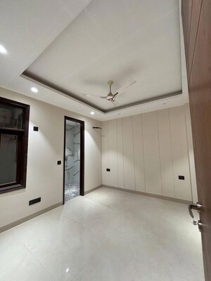 Room in 4 BHK Apartment at Freedom Fighters Enclave – for Rent