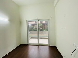 Room in 3.5 BHK Apartment at Paras Irene, Sector 70a – for Sale