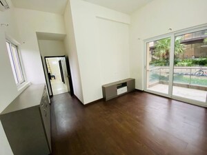 Room in 3.5 BHK Apartment at Paras Irene, Sector 70a – for Sale