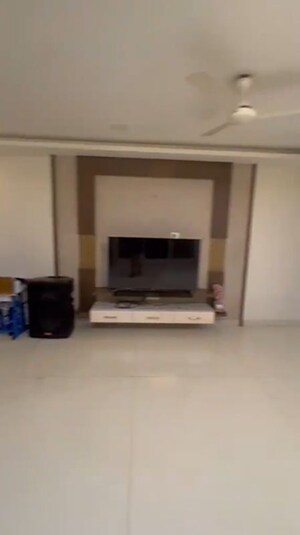 Living Room in 3 BHK Apartment at Chembur – for Rent