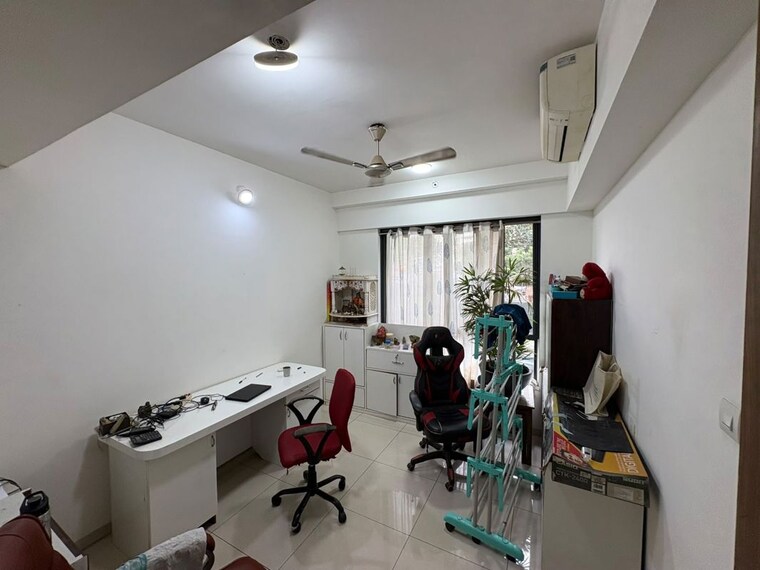 Team Area, shapoorji-pallonji-vicinia 3 Bedroom 1000 Sq.Ft. Apartment In Powai Mumbai 10629813