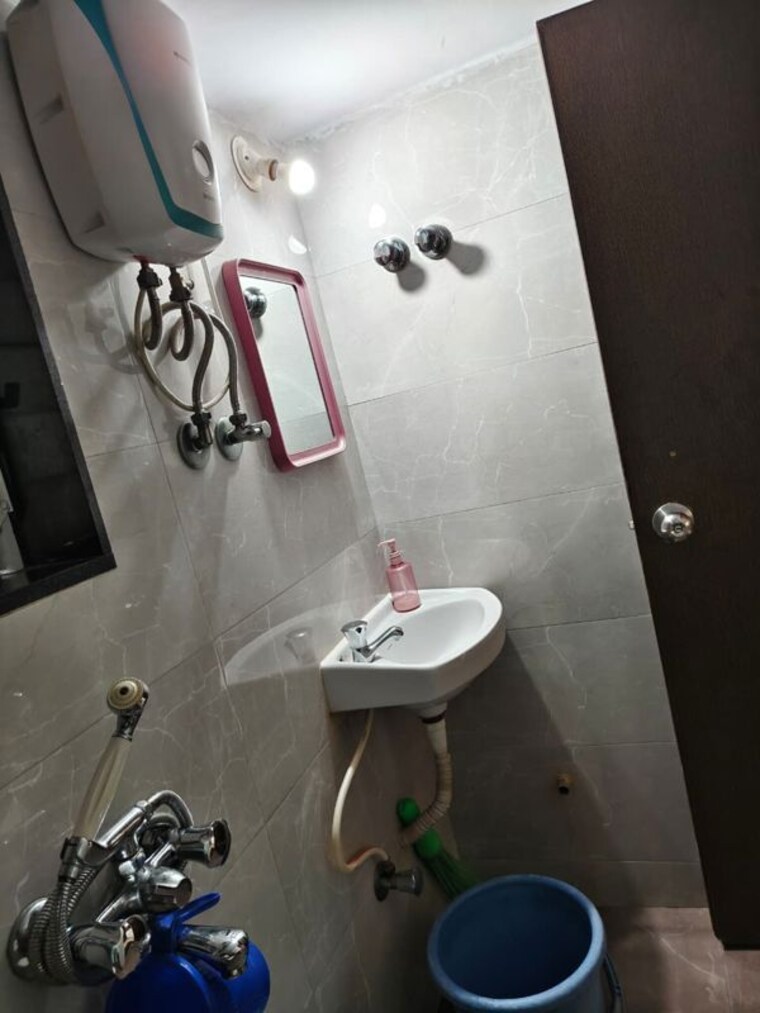 Bathroom, kothari-k-d-hermitage 1 Bedroom 450 Sq.Ft. Apartment In Mira Road Thane 10629761