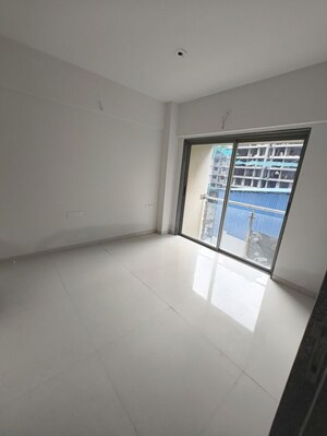 Room in 2 BHK Apartment at Piramal Aranya, Byculla – for Rent