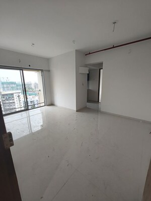 Room in 2 BHK Apartment at Piramal Aranya, Byculla – for Rent