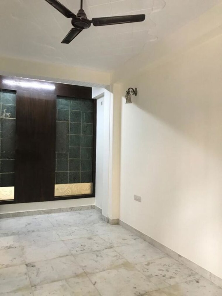 Room, defence colony 3 Bedroom 217 Sq.Yd. Builder Floor In Defence Colony Delhi 10629848