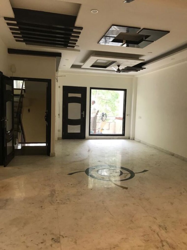 Room, defence colony 3 Bedroom 217 Sq.Yd. Builder Floor In Defence Colony Delhi 10629848