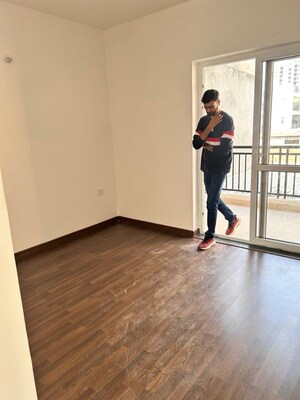 Room in 3 BHK Apartment at BPTP Park Elite Floors, Sector 85 – for Rent