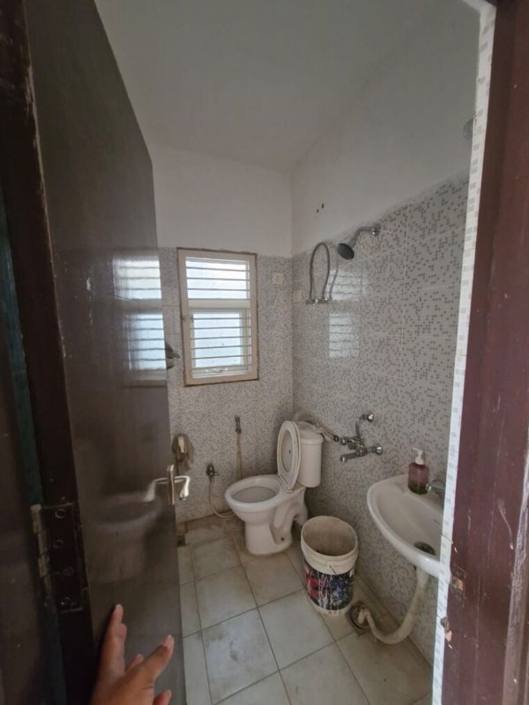 Bathroom, bptp-park-elite-floors 3 Bedroom 250 Sq.Yd. Apartment In Sector 85 Faridabad 10629333