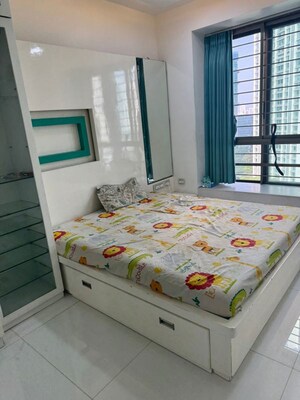 Bedroom in 2.5 BHK Apartment at Oberoi Realty Woods, Goregaon East – for Rent