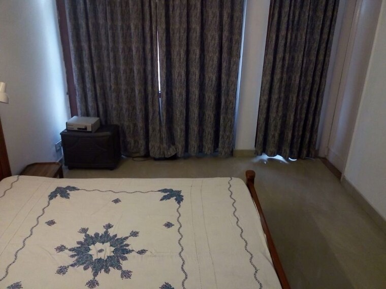 Bedroom, defence colony 2 Bedroom 217 Sq.Yd. Builder Floor In Defence Colony Delhi 10629880