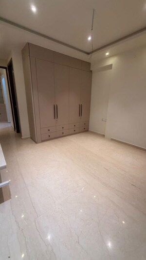 Room in 2 BHK Apartment at Leo Eminence, Bandra East – for Rent