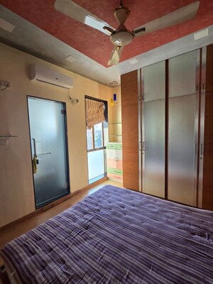 Room in 2 BHK Apartment at Leo Eminence, Bandra East – for Rent