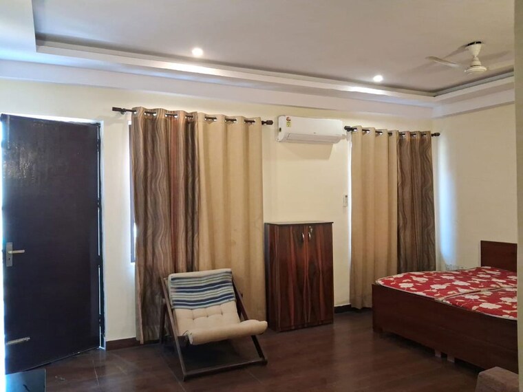 Living Room, sector 46 2.5 Bedroom 1500 Sq.Ft. Builder Floor In Sector 46 Noida 10629908